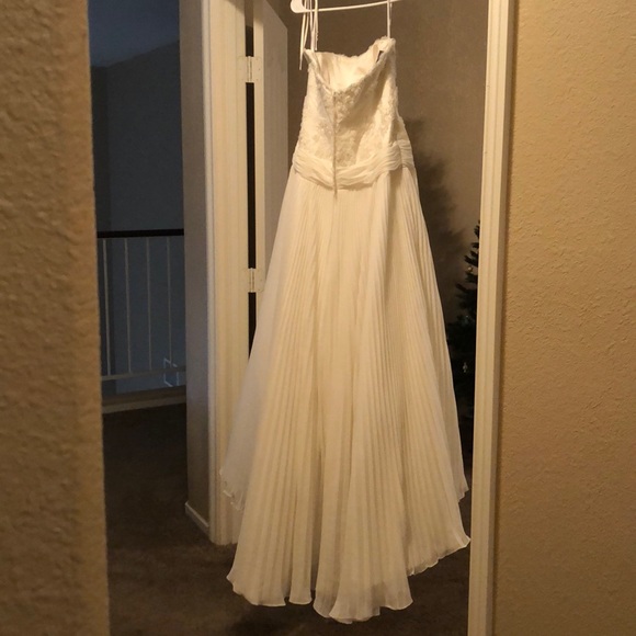 Alfred Angelo wedding Gown - Picture 3 of 7